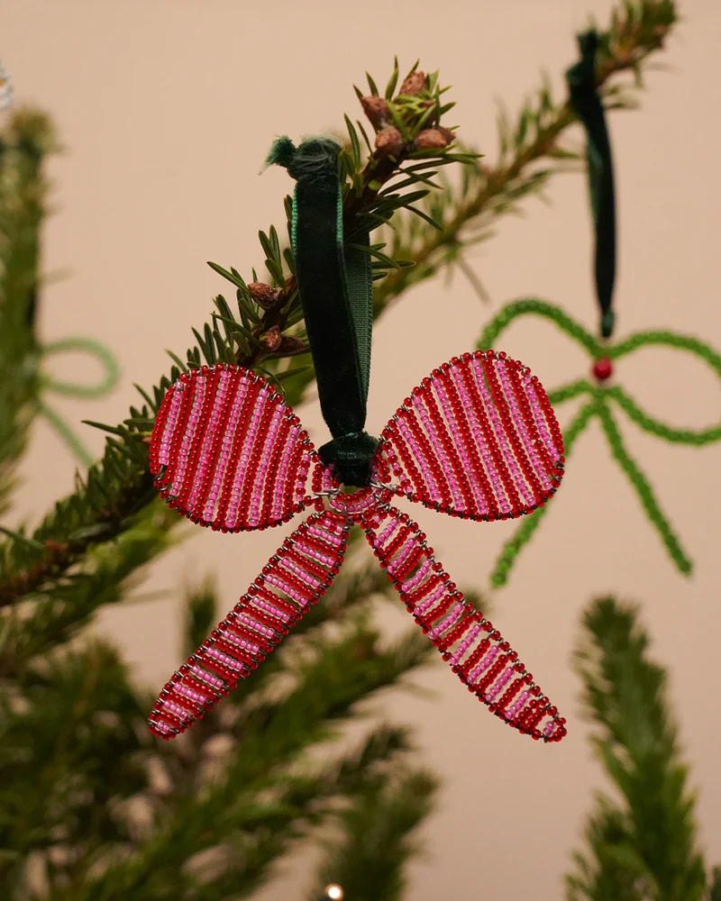 HAJA: Hand-beaded Red and Pink Bow Tree Decoration