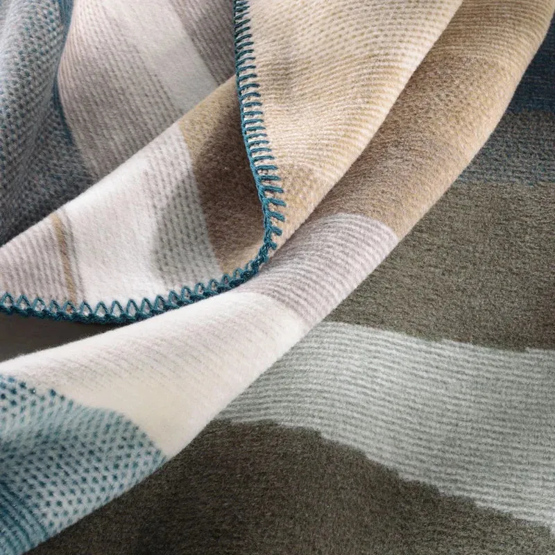 Kuscheldecke Iceland Horizon – Blau Beige