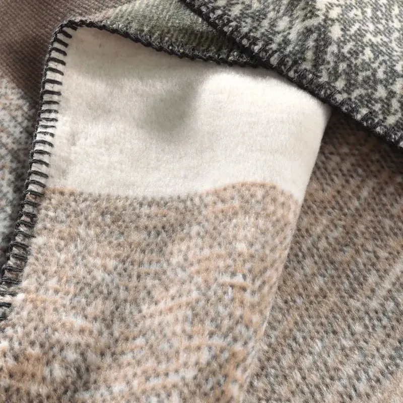 Kuscheldecke mit Muster Nordic Rock – Wohndecke 150 x 200 cm
