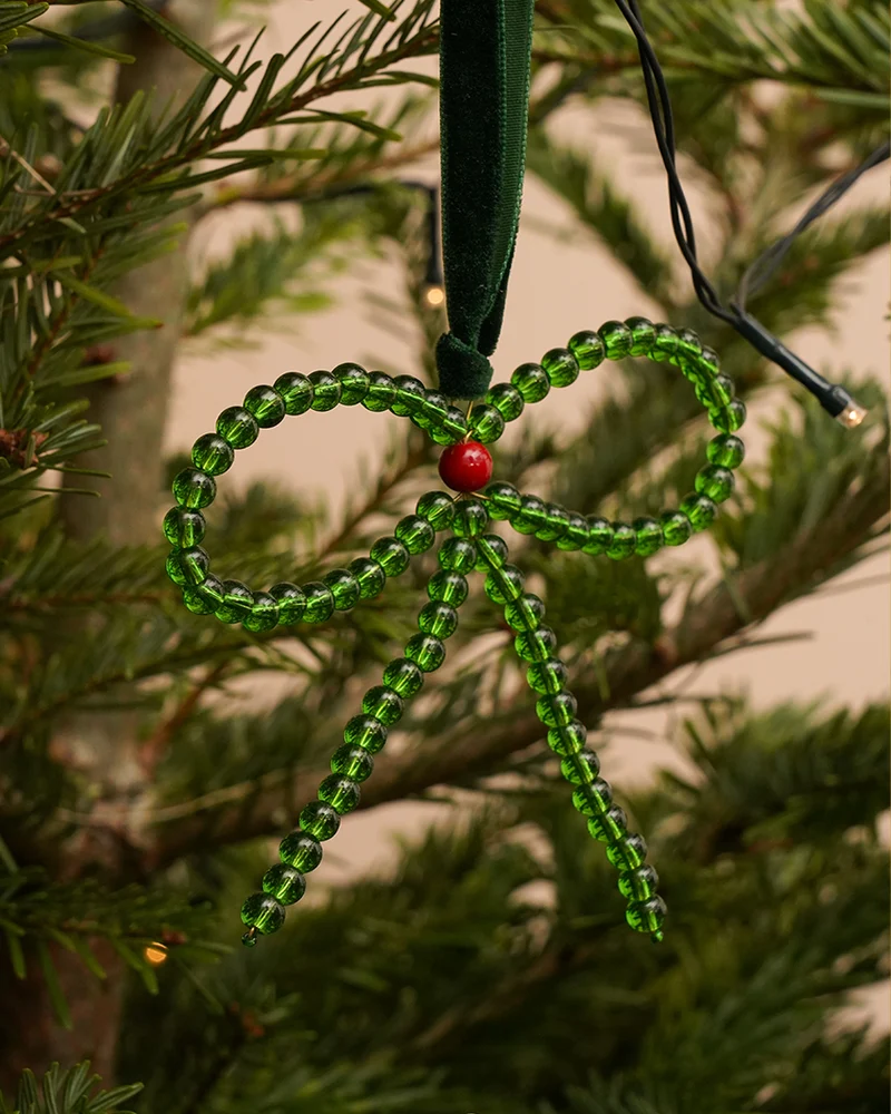 HAYA: Green and Red Beaded Christmas Bow Tree Decoration