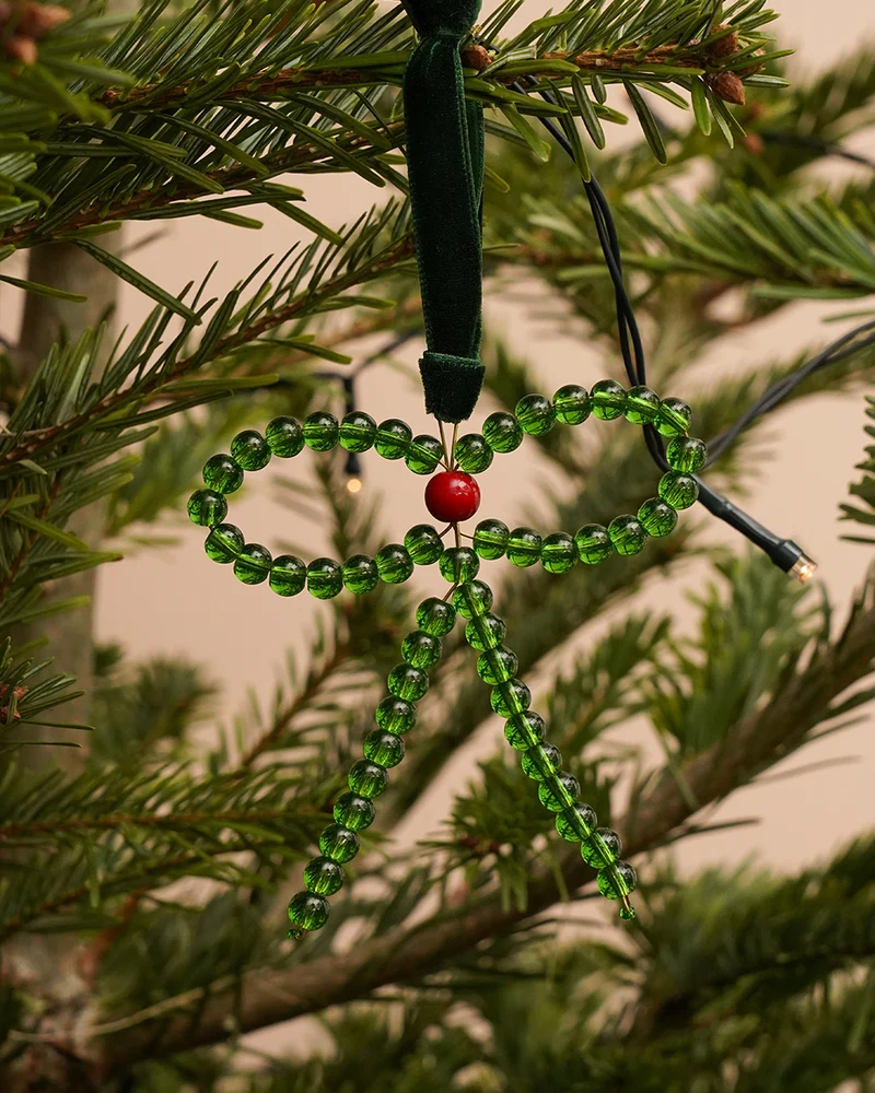 HAYA: Green and Red Beaded Christmas Bow Tree Decoration