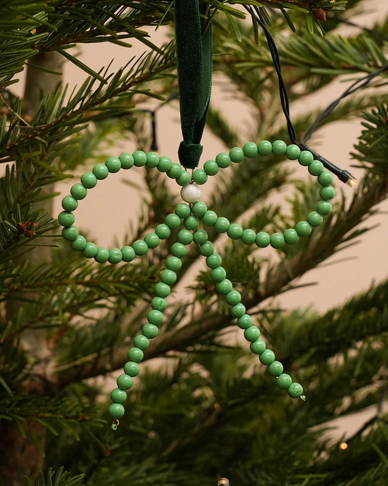 GAWA: Green and White Beaded Christmas Bow Tree Decoration