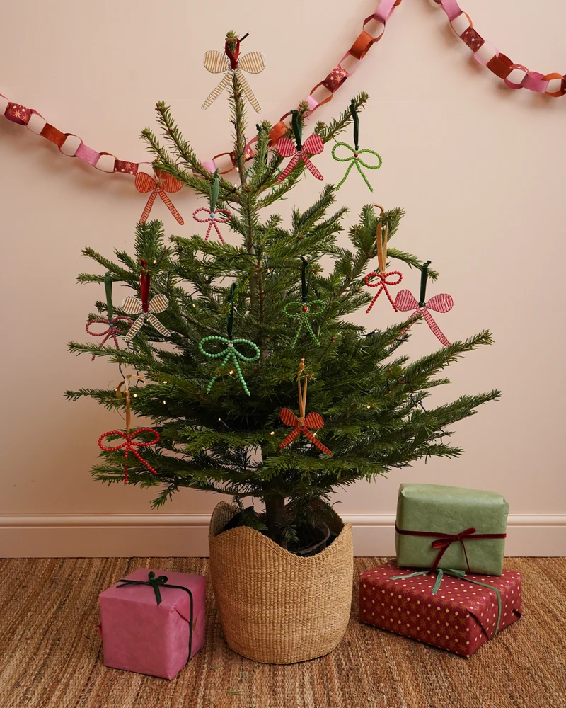 GAWA: Green and White Beaded Christmas Bow Tree Decoration