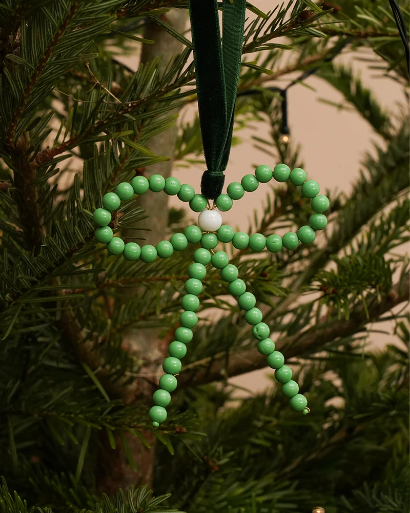 GAWA: Green and White Beaded Christmas Bow Tree Decoration