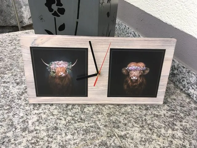 Schwarzwald Clock "Friedrich", modern, Kieferholz, eine stylische Clock im Schwarzwaldflair, Motive von Sebastian Wehrle