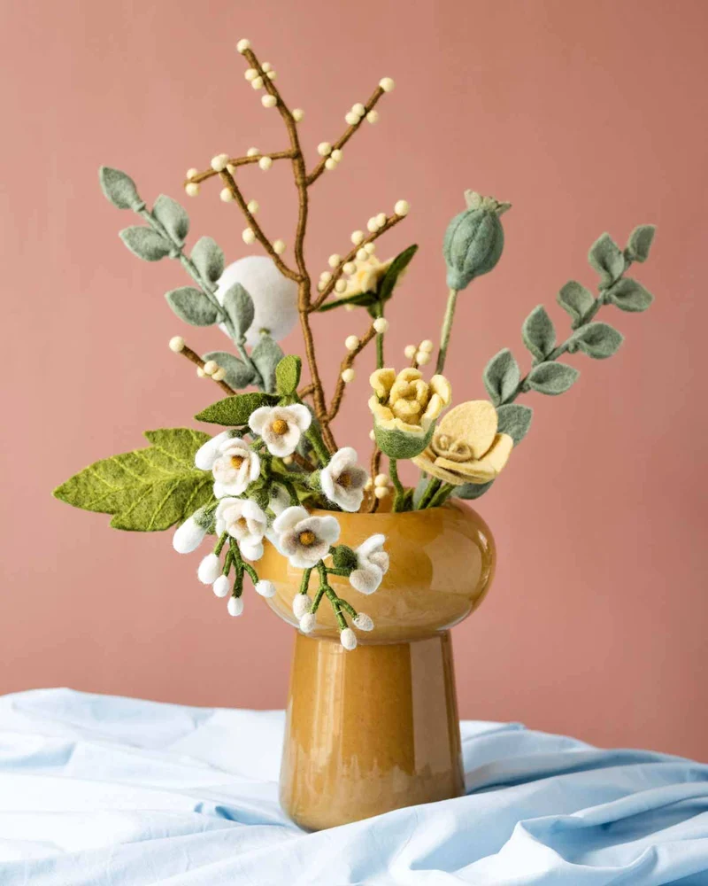 Osterstrauß mit 10 Filzblumen