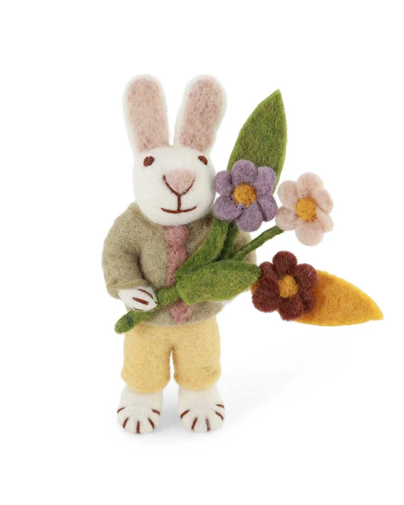 Filzhase im Anzug mit Blumenstrauss 12 cm