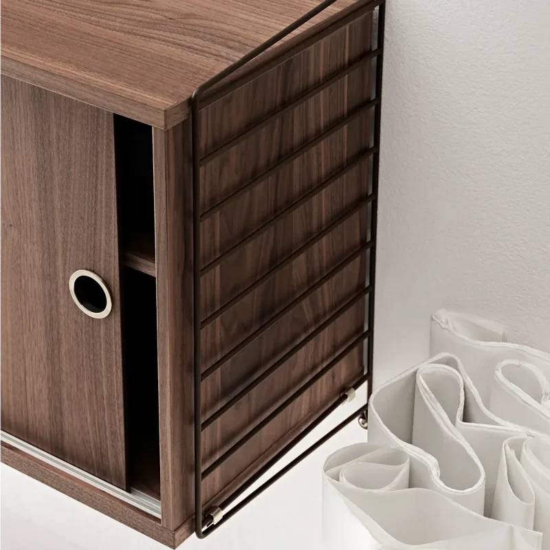 String Schrank mit Schiebetüren - String Furniture