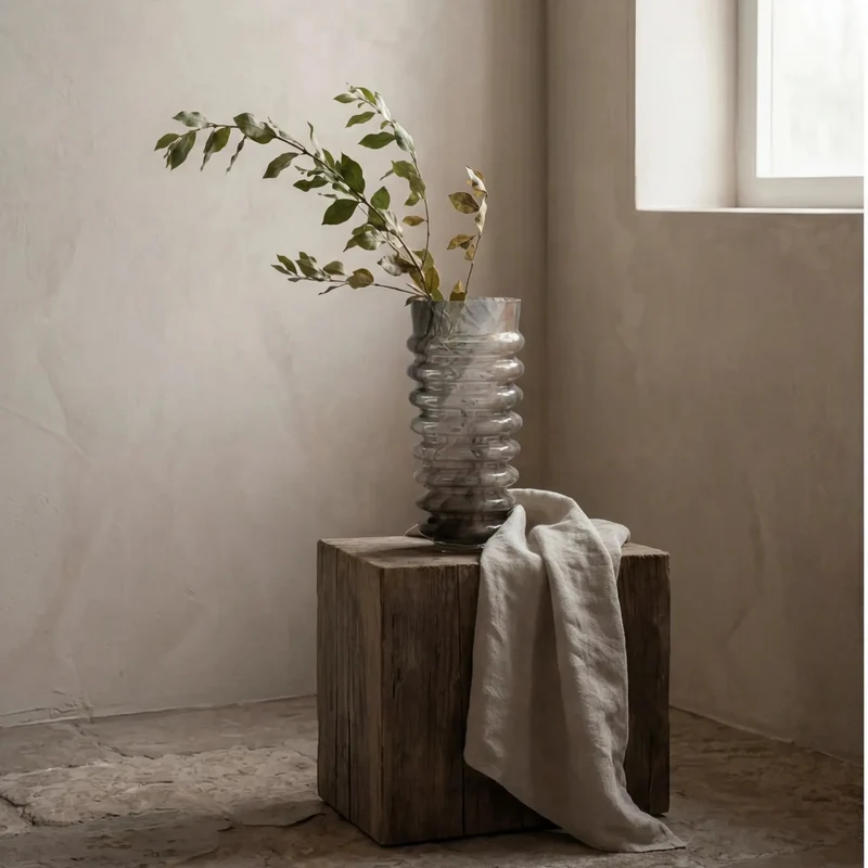 ISAA Vase Fiprion – Mundgeblasene Glasvase braun geriffelt, 17,4x30 cm