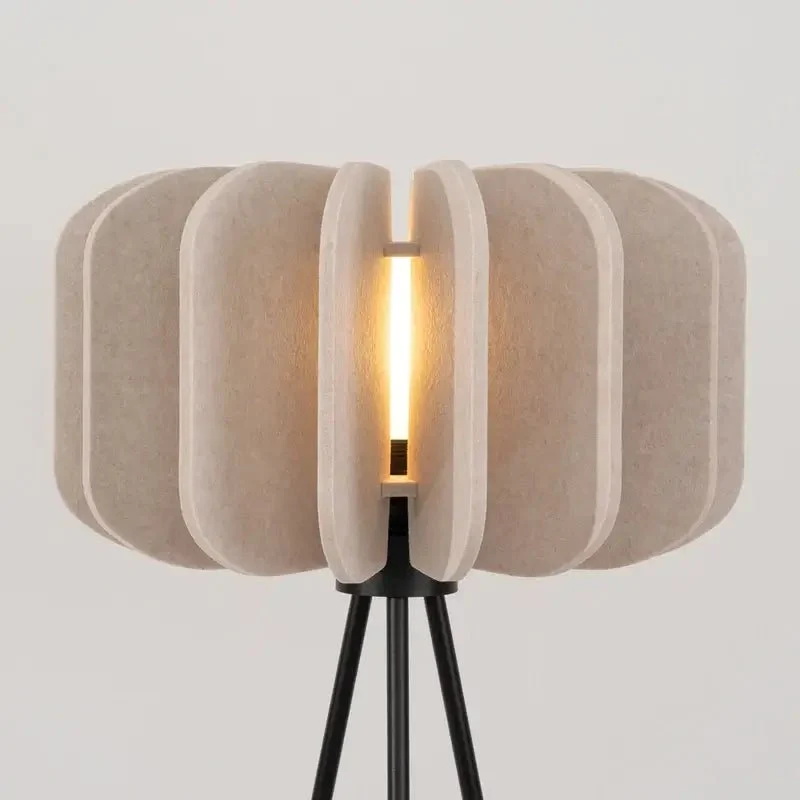 MULA Stehlampe Dreibein aus Filz – Beige