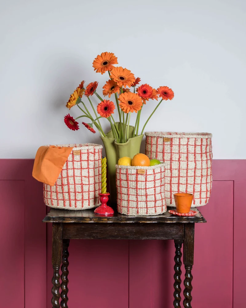 SAHIHI: Red Check Woven Storage Basket