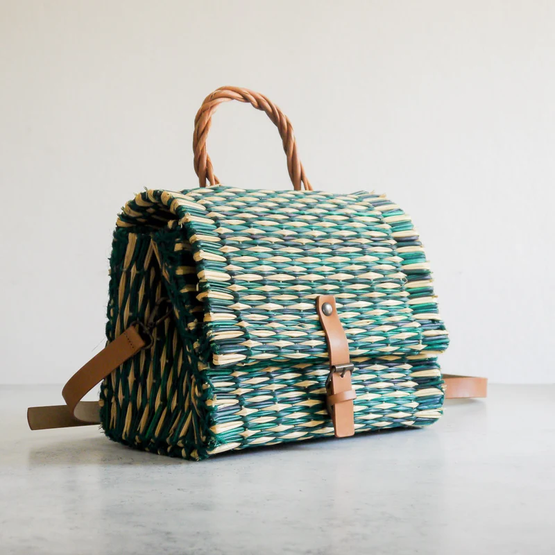 Traditioneller portugiesischer Korb mit Riemen - Klein Grün