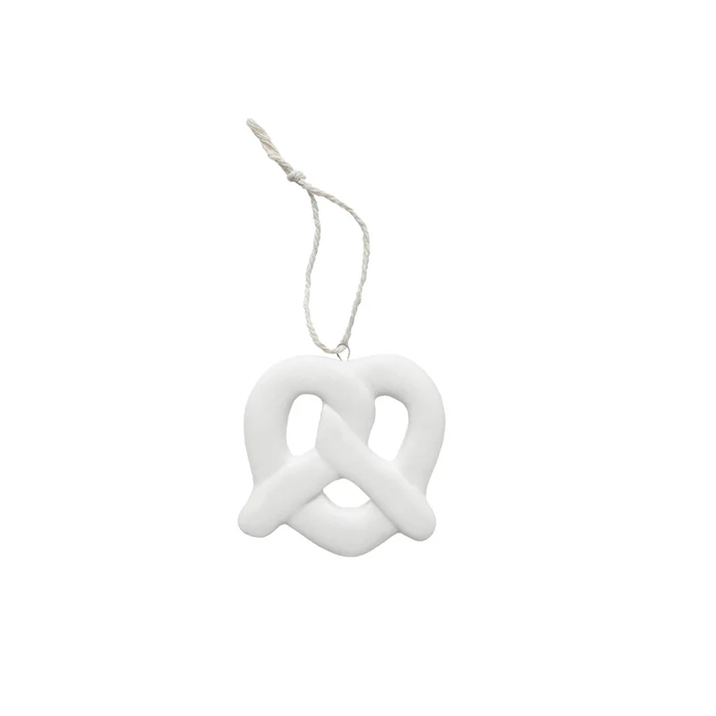Brezel Tonanhänger Christbaumschmuck Weiss 7 cm