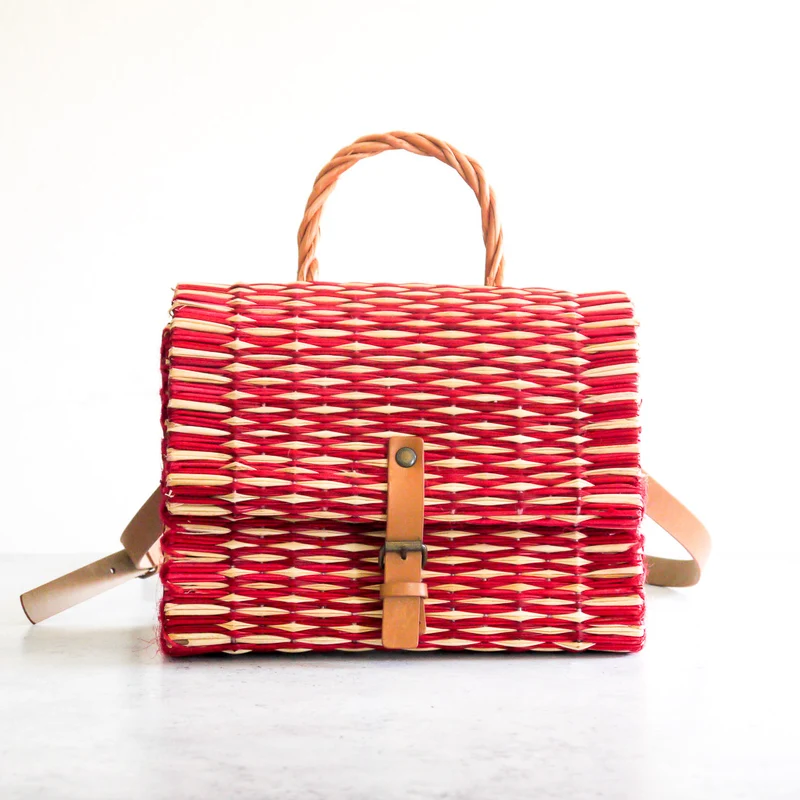 Traditioneller portugiesischer Korb mit Riemen - Klein Rot