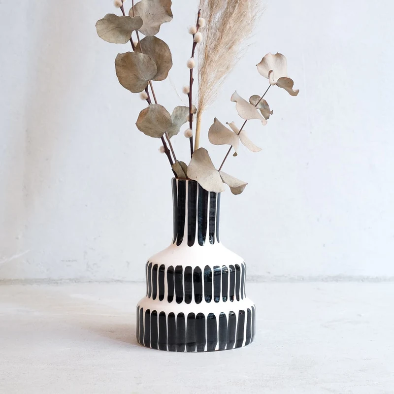 Gestufte Vase in Schwarz