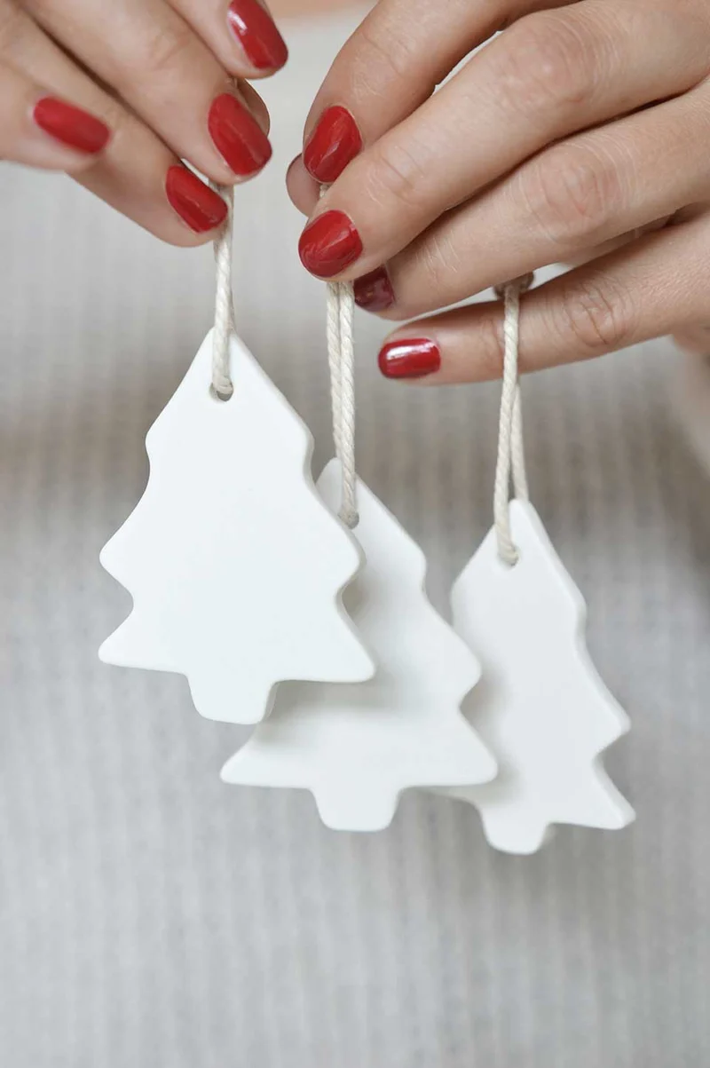 Tannenbaum Tonanhänger Baumschmuck Weiss 7 cm