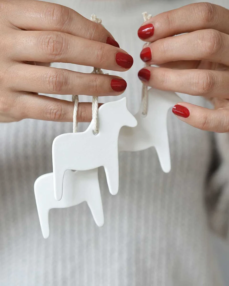 Dala Pferd Tonanhänger Baumschmuck Weiss 7 cm
