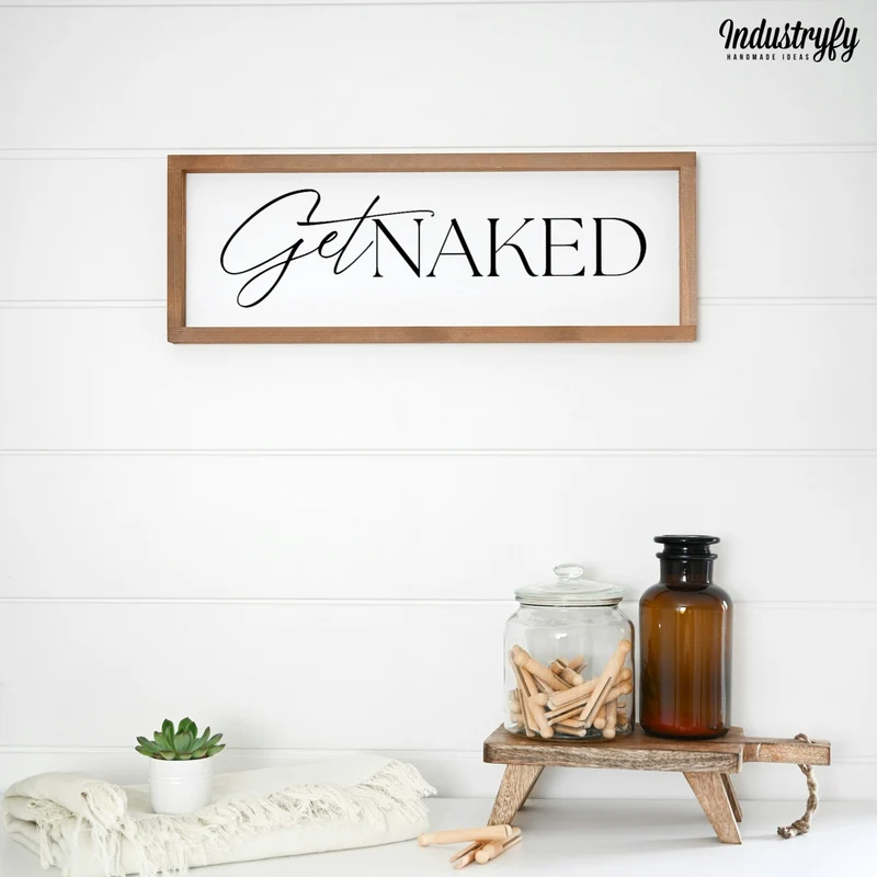 Landhaus Schild | Get naked No2