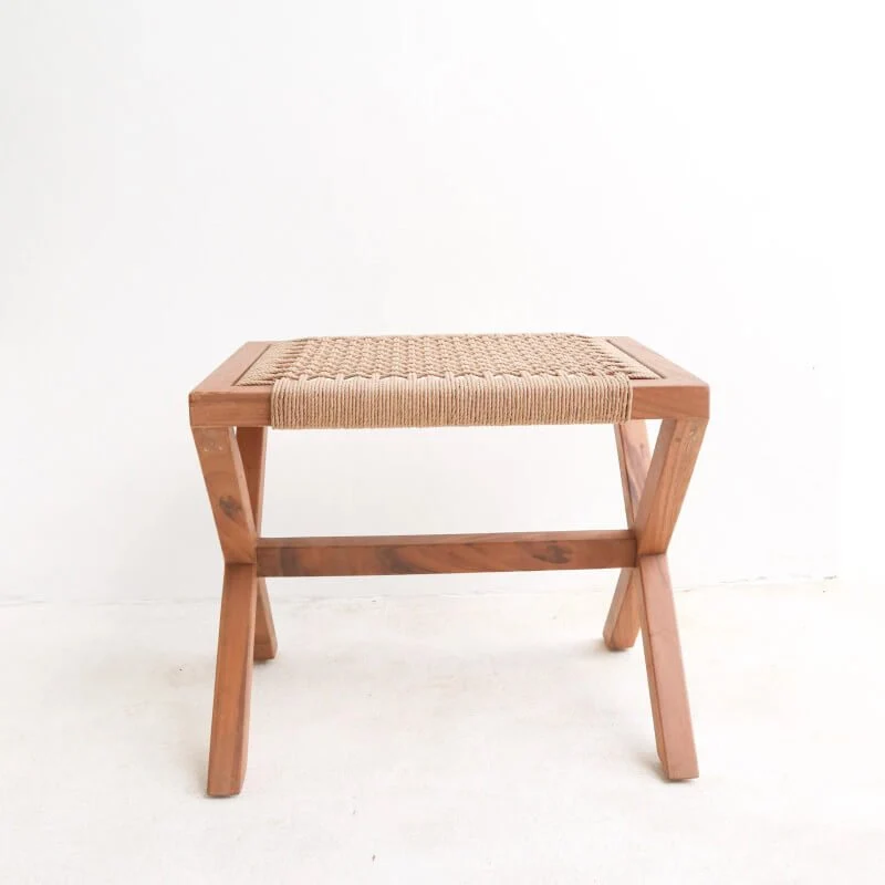 Holz-Sitzhocker mit Geflechtsitz Indra