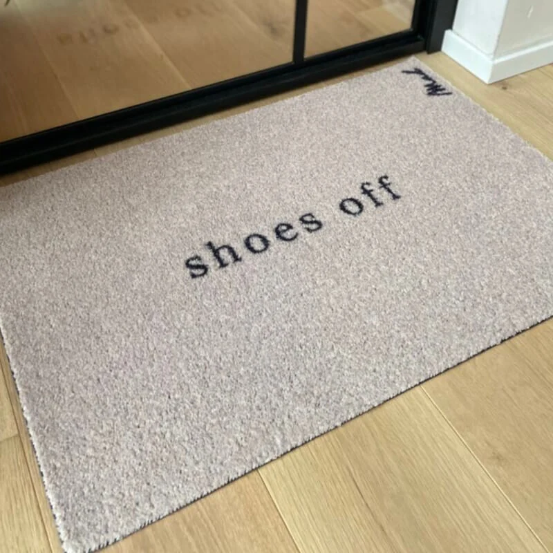 Türmatte mit shoes off Schriftzug Anouk