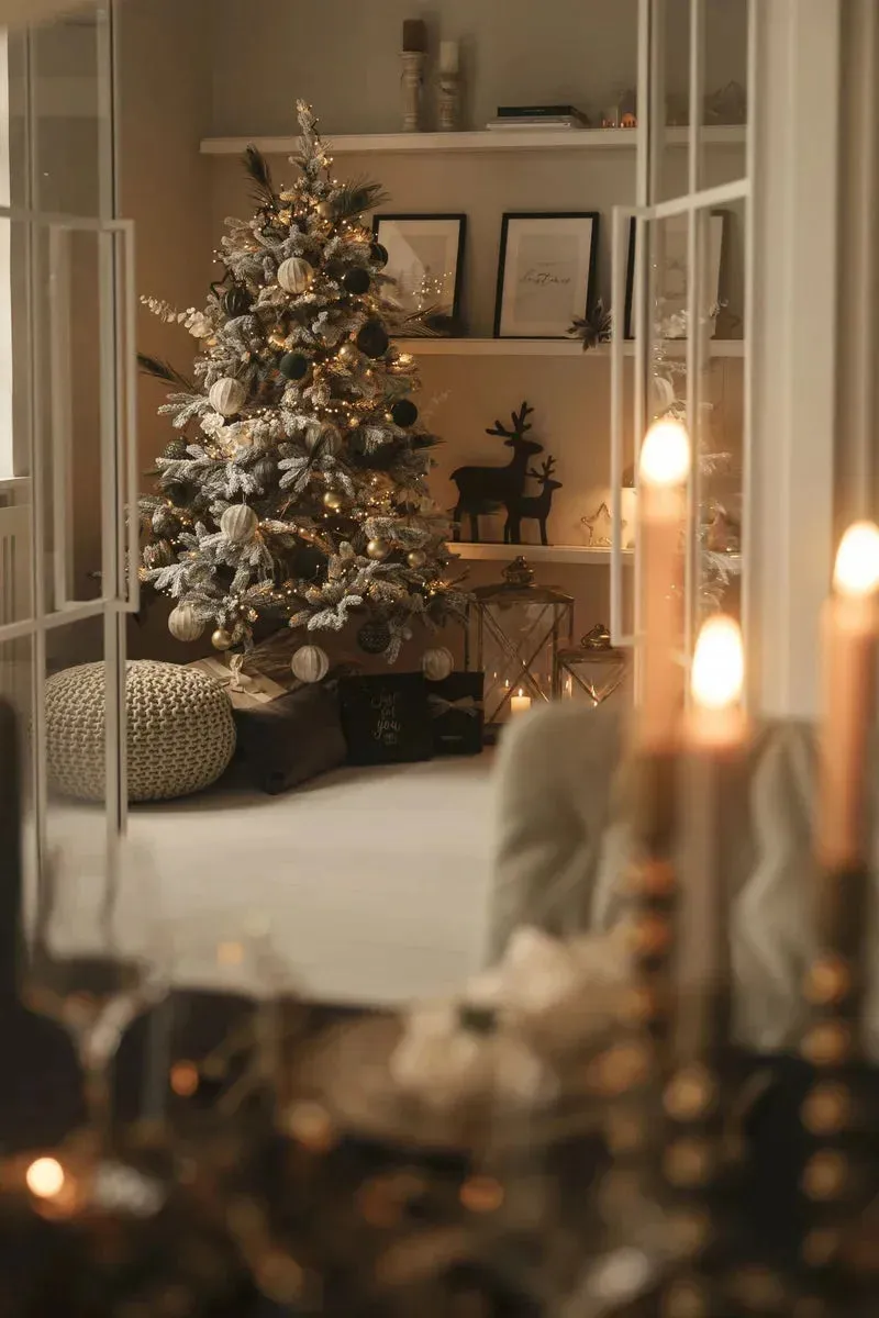 Künstlicher Weihnachtsbaum mit Schnee - Elsa | 230 cm