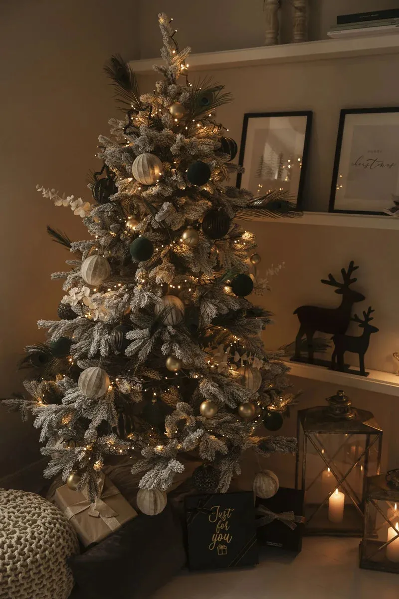 Künstlicher Weihnachtsbaum mit Schnee - Elsa | 230 cm