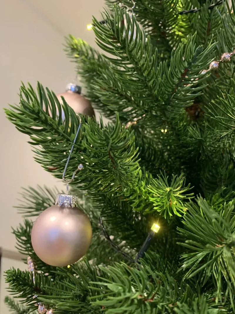 Künstlicher Weihnachtsbaum - Gabriel | 210 cm