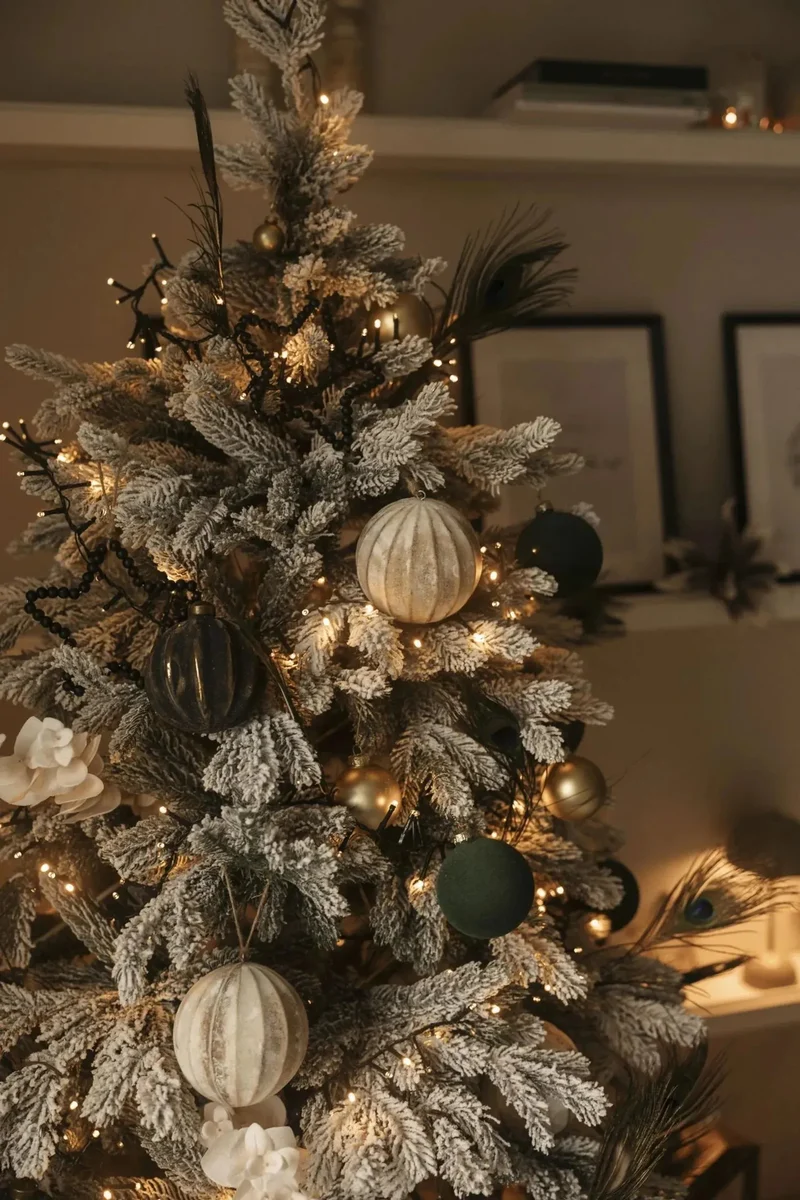 Künstlicher Weihnachtsbaum mit Schnee - Elsa | 210 cm