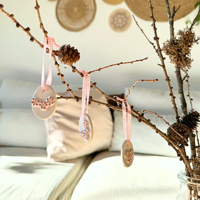 Hänger - Handmade - Osterei Keramik m. Blüten