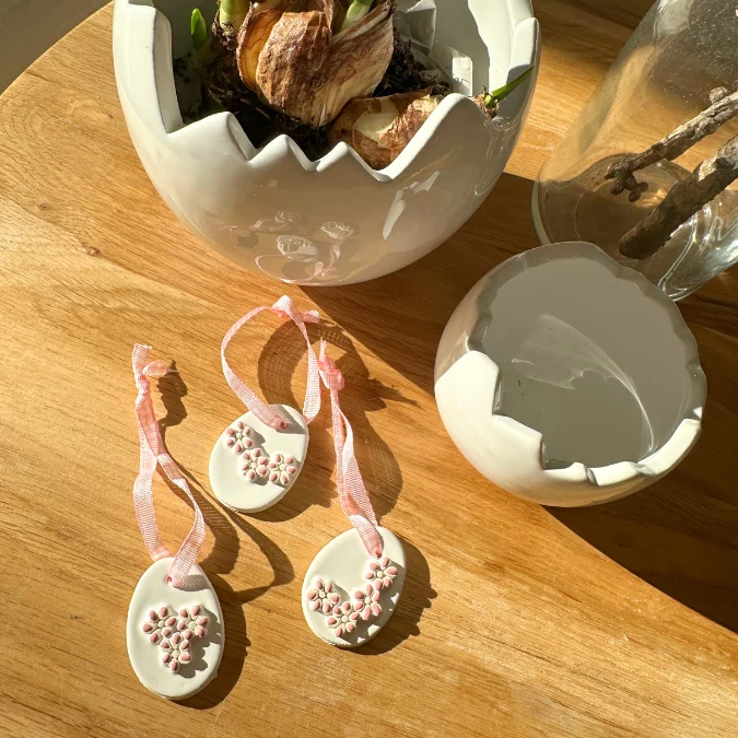 Hänger - Handmade - Osterei Keramik m. Blüten