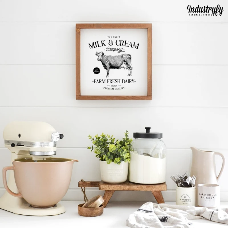 Landhaus Schild | Milk & Cream Co.