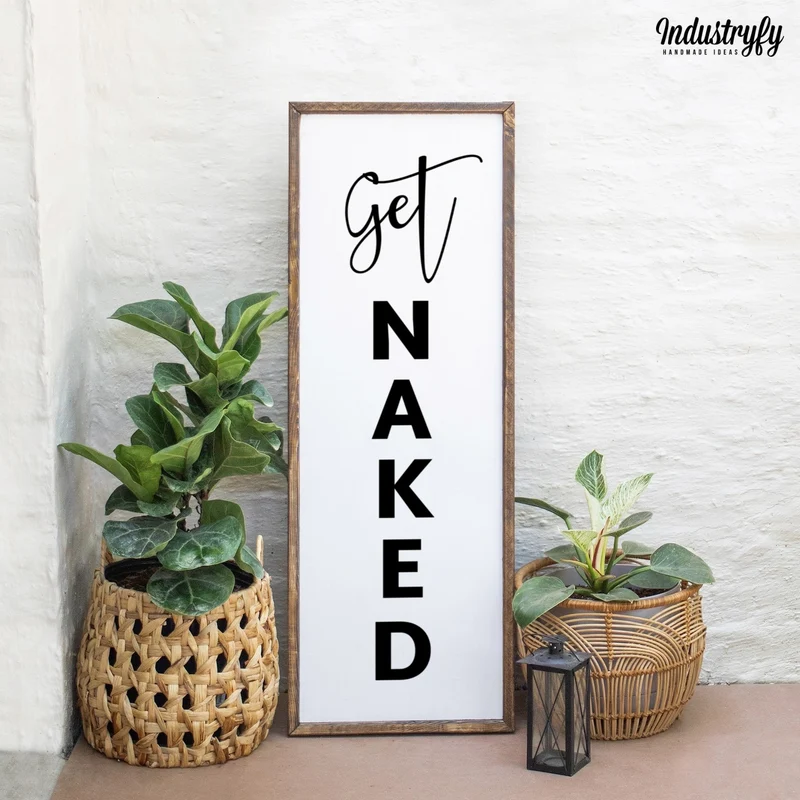 Landhaus Schild | Get naked No1