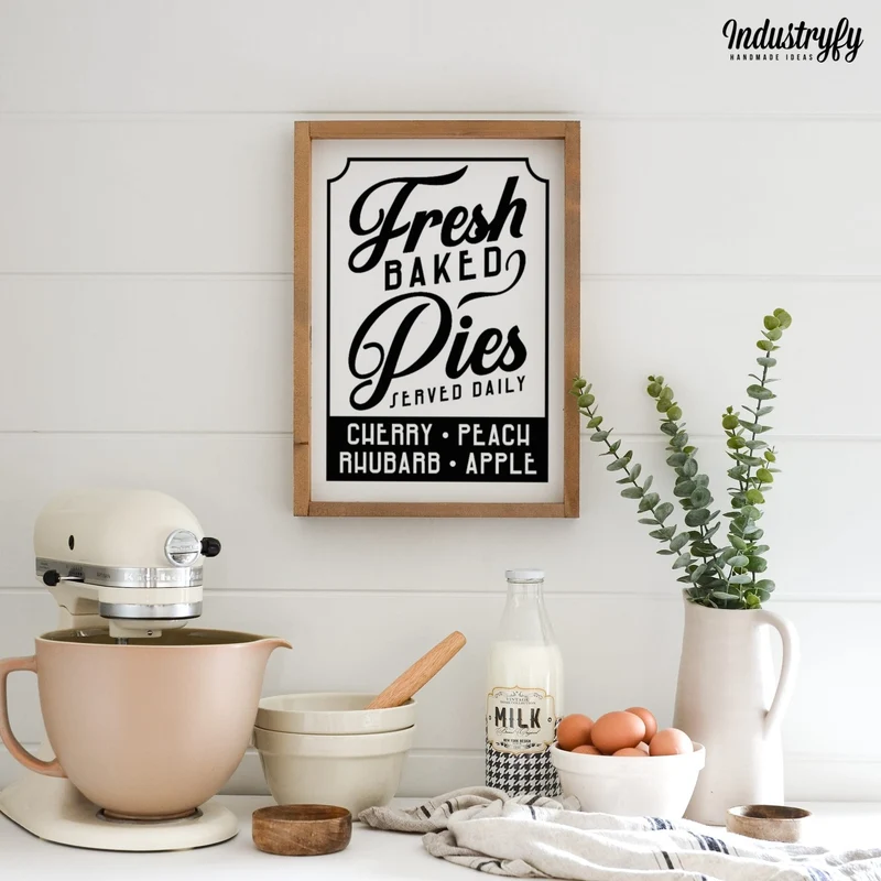 Landhaus Schild | Fresh baked pies
