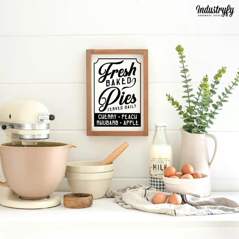 Landhaus Schild | Fresh baked pies