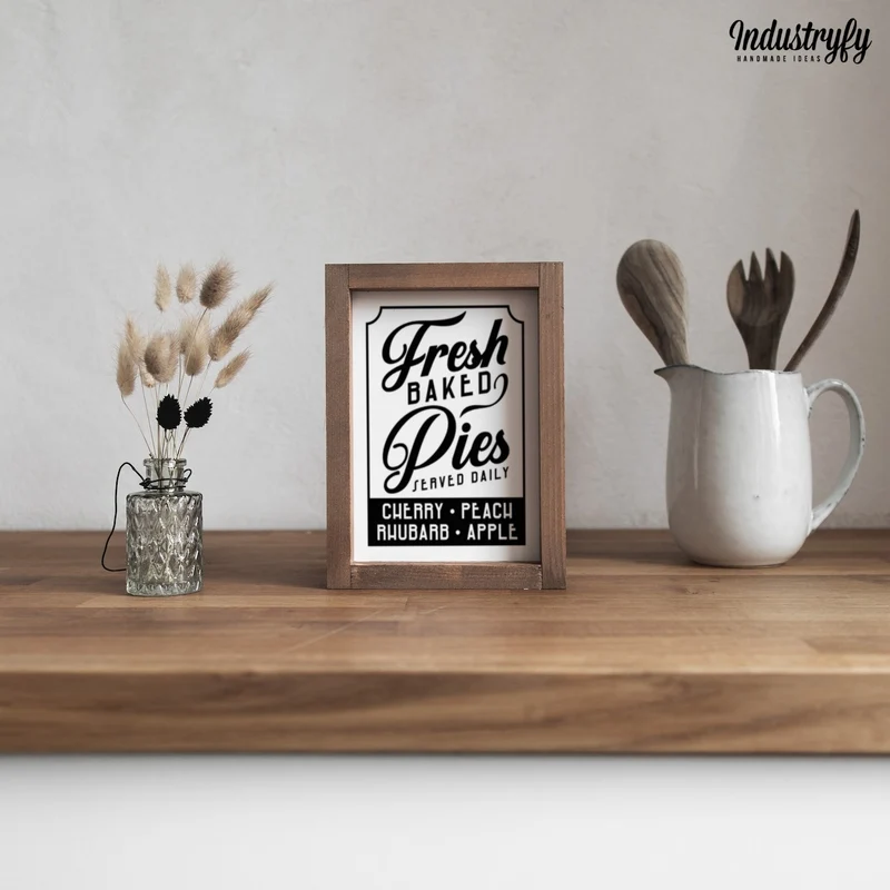 Landhaus Schild | Fresh baked pies