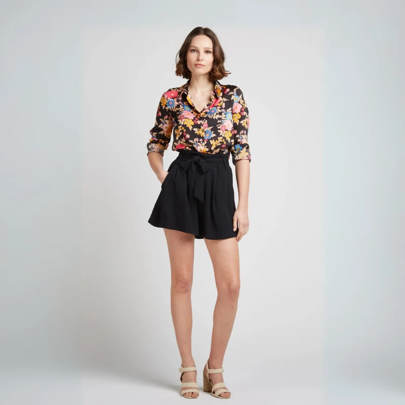Shorts - BENITA - Fluidshorts mit Gürtel