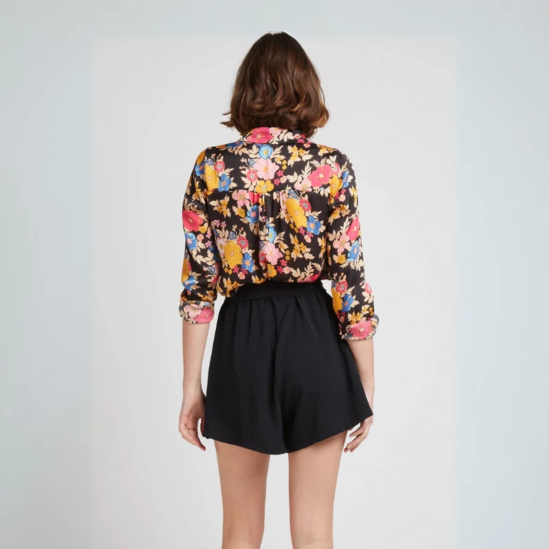 Shorts - BENITA - Fluidshorts mit Gürtel