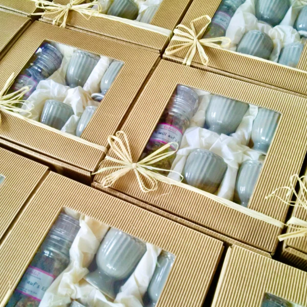 Geschenkverpackung mit viel Liebe