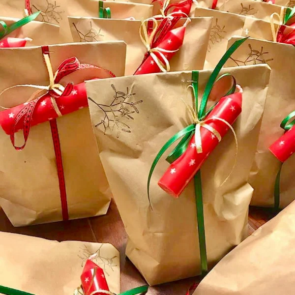 Geschenkverpackung mit viel Liebe