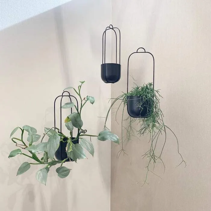 Hängetopf Lotus Blumenampel aus Metall (2er Set) - Hübsch