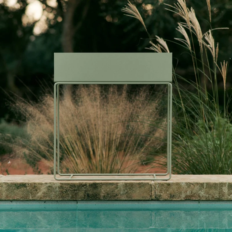 ferm LIVING Blumenkasten Plant Box | mit Füßen aus Metall